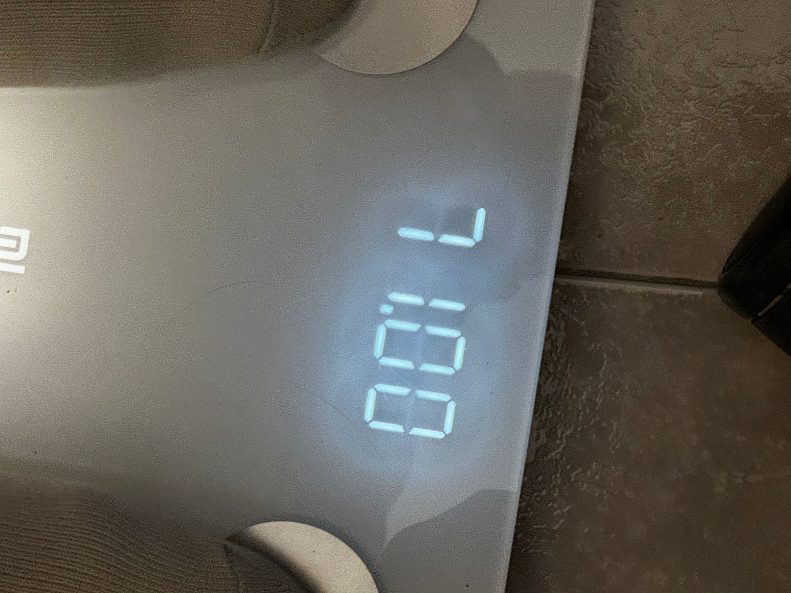 Báscula mostrando 68,8 kg